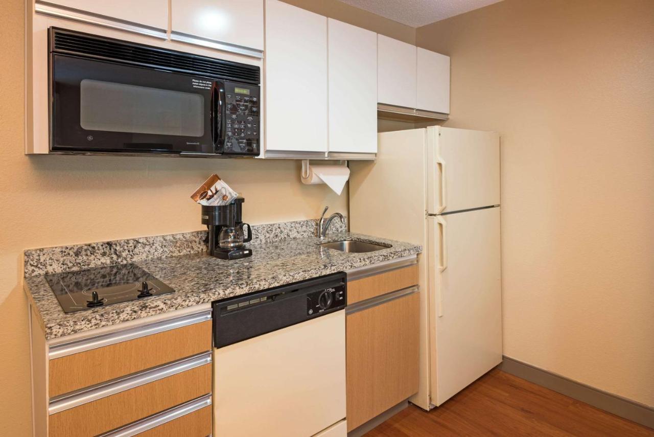 Mainstay Suites Detroit פרמינגטון הילס מראה חיצוני תמונה