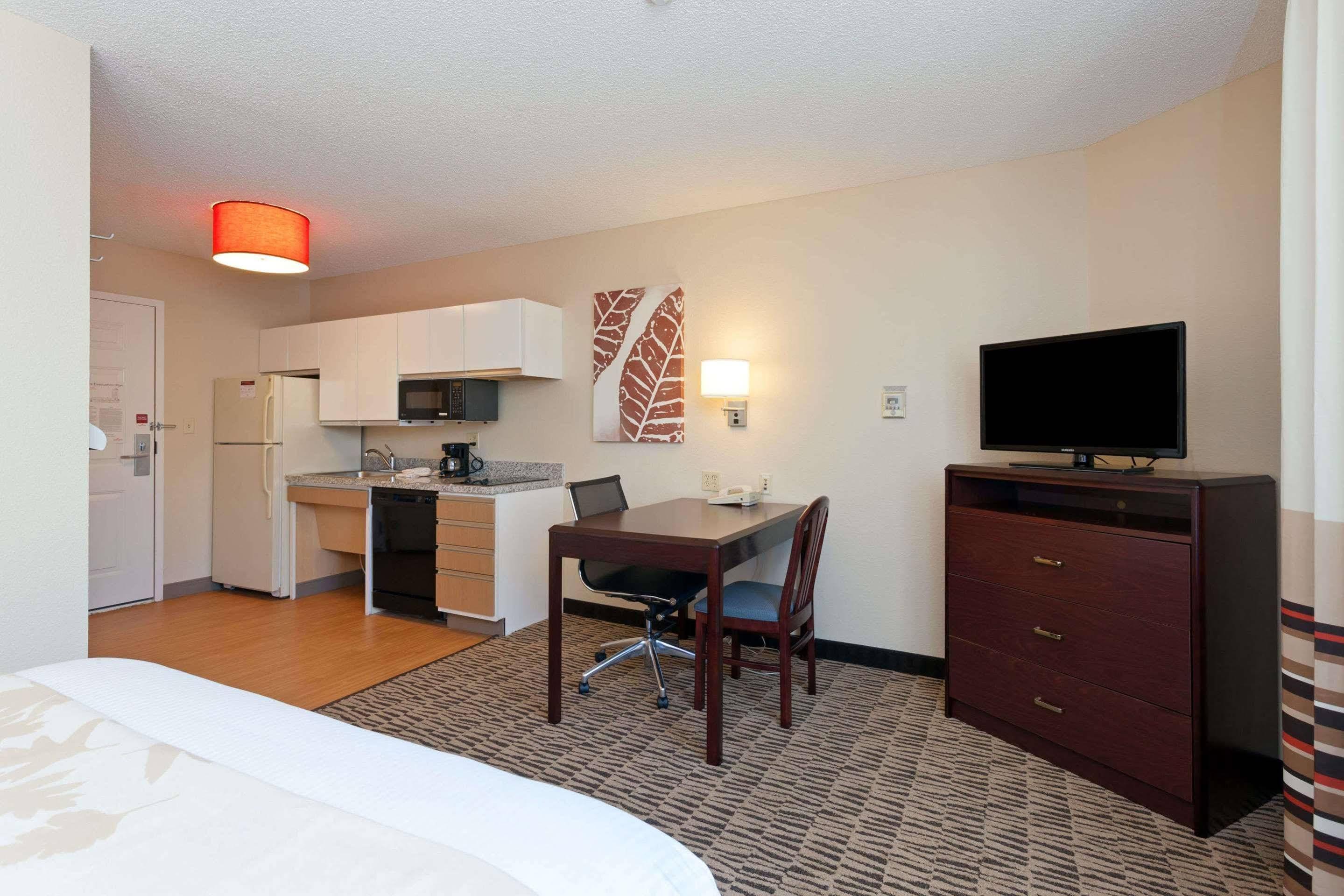 Mainstay Suites Detroit פרמינגטון הילס מראה חיצוני תמונה