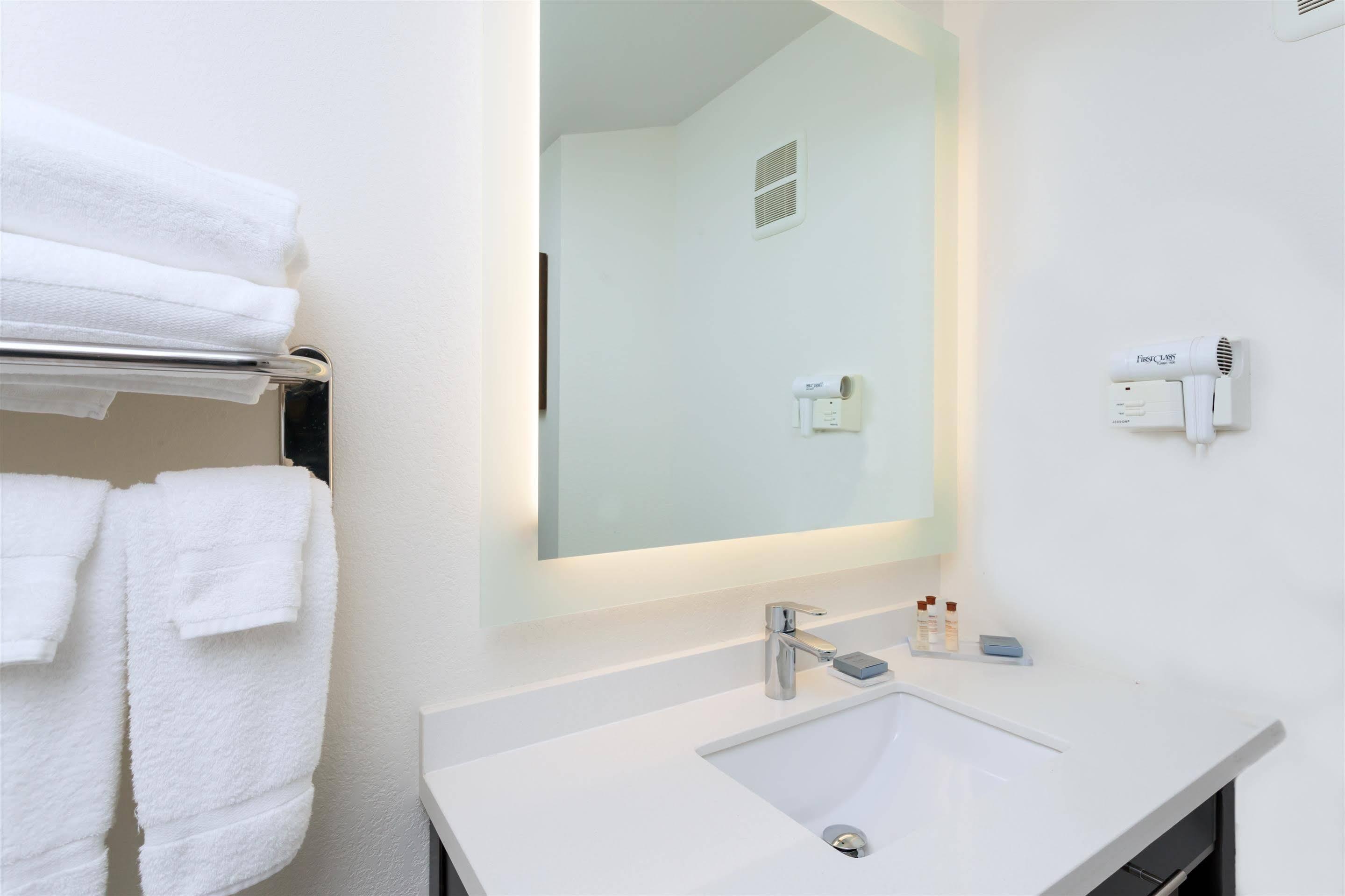 Mainstay Suites Detroit פרמינגטון הילס מראה חיצוני תמונה