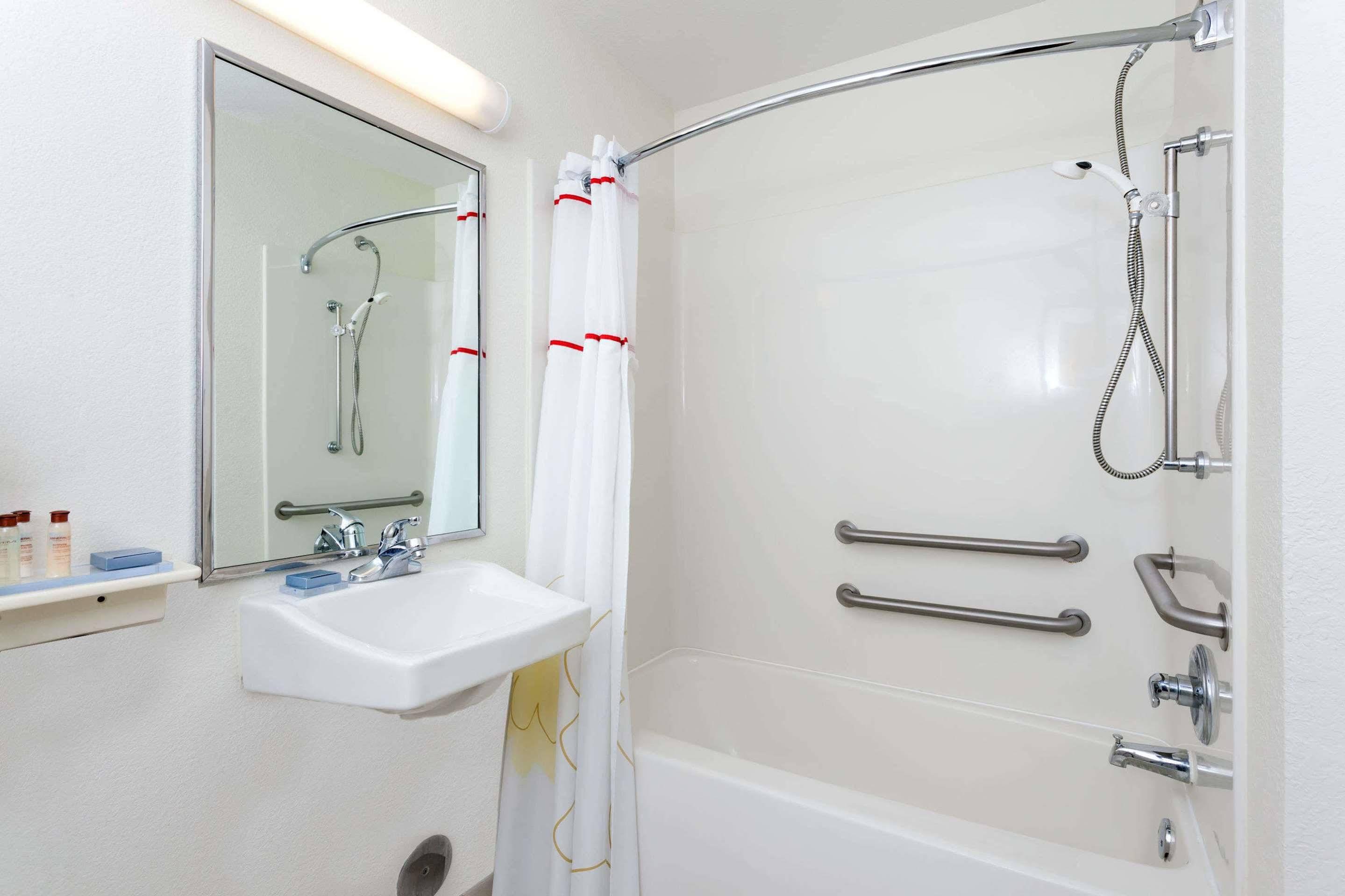 Mainstay Suites Detroit פרמינגטון הילס מראה חיצוני תמונה
